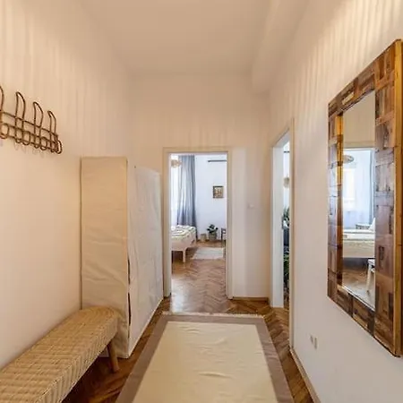 Bohohome 2 Next To The Main Street Апартаменты София